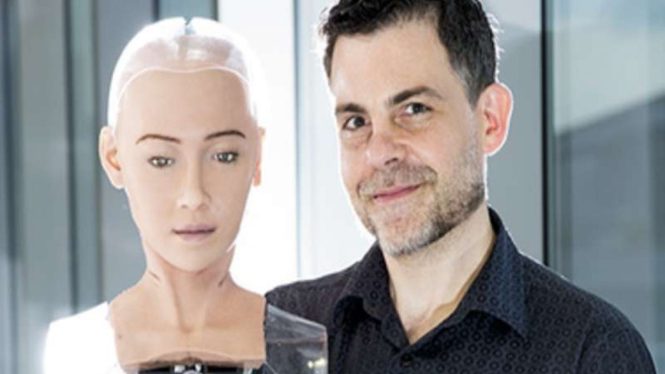 Robot Sophia dan penciptanya