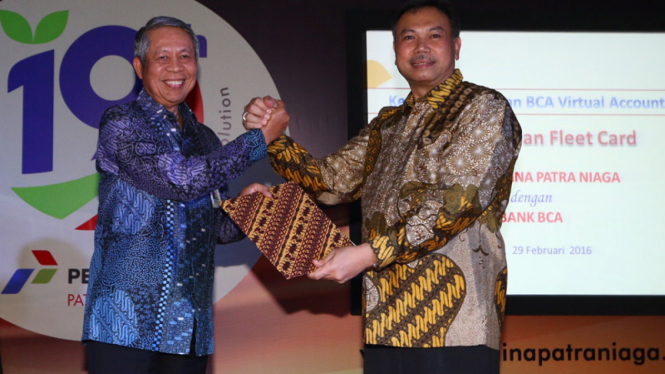Direktur PT BCA Tbk Suwignyo Budiman dan Dirut Pertamina Patra Niaga Gandhi S