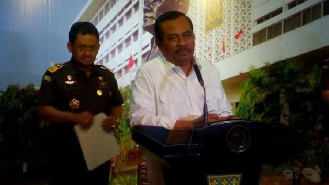 Jaksa Agung, HM Prasetyo (kemeja putih)