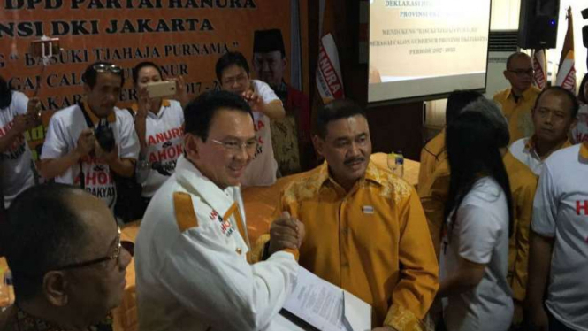 Ketua Fraksi Hanura Ongen Sangaji mendeklarasikan dukungan Partai Hanura kepada Ahok di Pilkada Jakarta 2017