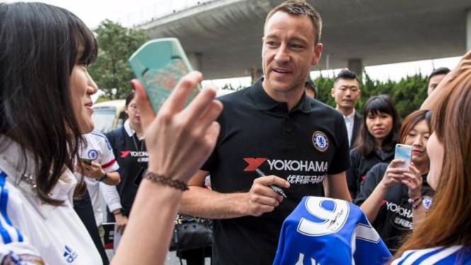 Kapten Chelsea, John Terry (tengah).