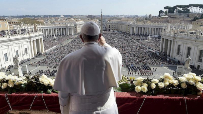Paus Fransiskus saat pimpin Misa Paskah di Basilika Santo Petrus, Vatikan, beberapa waktu lalu.