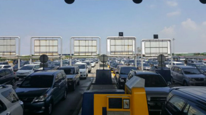 Ilustrasi macet di tol.