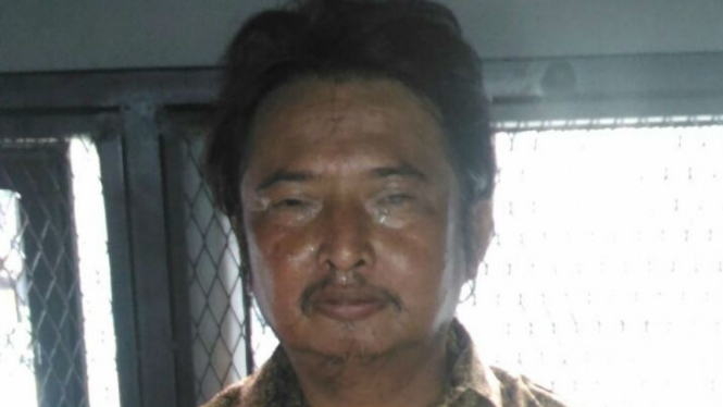 Irwan Yusuf ditangkap petugas Dinas Sosial karena mengemis di jalan. Dia mengaku sebagai ayah artis Marshanda.