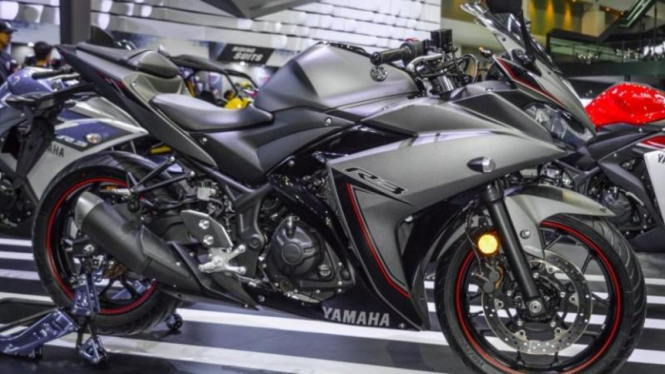 Yamaha R3 dengan seragam kelir terbaru.