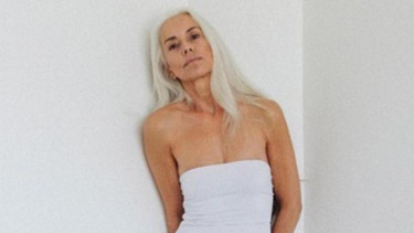 Yazemeenah Rossi, model pakaian renang berusia 60 tahun. 