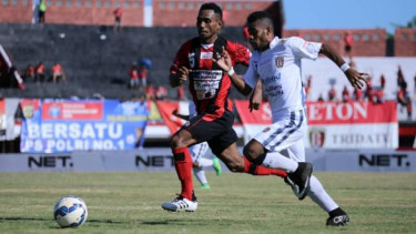 Pemain Bali United, Yabes Roni (putih)