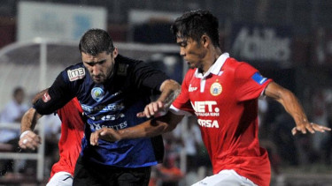 Arema Cronus melawan Persija Jakarta