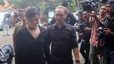 Marshanda kunjungi ayahnya di panti sosial