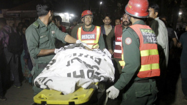 Ledakan bom di sebuah taman di Pakistan.