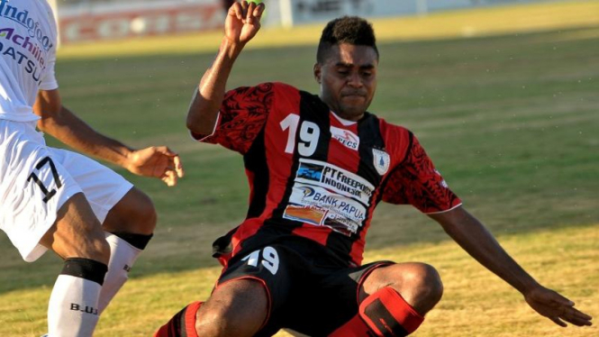 Pemain Persipura Jayapura, Daniel Siogama Tata