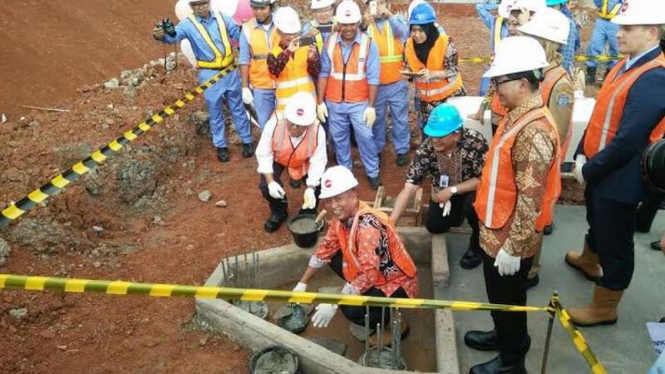 Menristek Dikti Muhammad Nasir melakukan groundbreaking pembangunan Iradiator Gamma