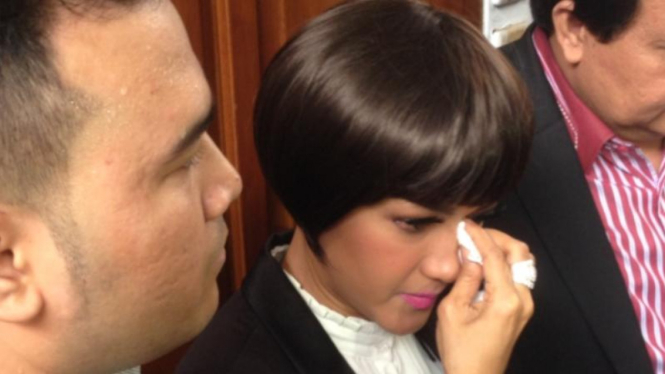 Julia Perez hadiri sidang perceraian