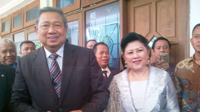Ketua Umum Partai Demokrat Susilo Bambang Yudhoyono dan Ani Yudhoyono.