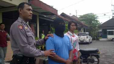 Riko Andriawan (26) ditangkap karena mencuri burung polisi