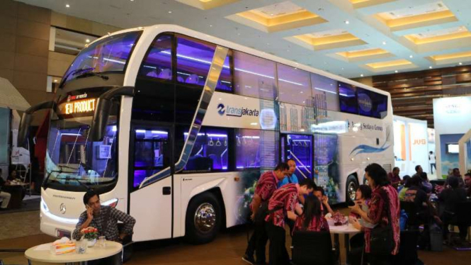 Bus tingkat Transjakarta.