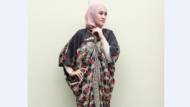  Kaftan rancangan Dira Auliandary dan Ulfah Adrian.