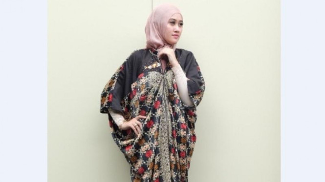  Kaftan rancangan Dira Auliandary dan Ulfah Adrian.