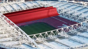 Atap baru Emirates Stadium.