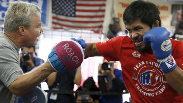 Petinju Filipina, Manny Pacquiao (kanan), dalam sesi latihan.
