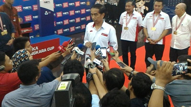 Joko Widodo saat keluar dari SUGBK Senayan