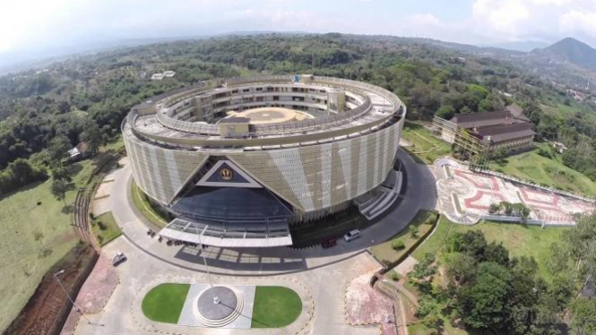 Gedung Rektorat Unpad Jatinangor. Sumber: youtube.com
