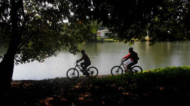 Bersepeda di Hutan UI Bike Park