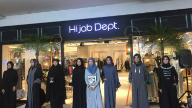 Koleksi abaya Vivi Zubedi