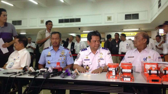 Konferensi Pers Batik Air Tabrakan di Bandara Halim Perdanakusuma, Jakarta, Selasa dini hari (5/4/2016).