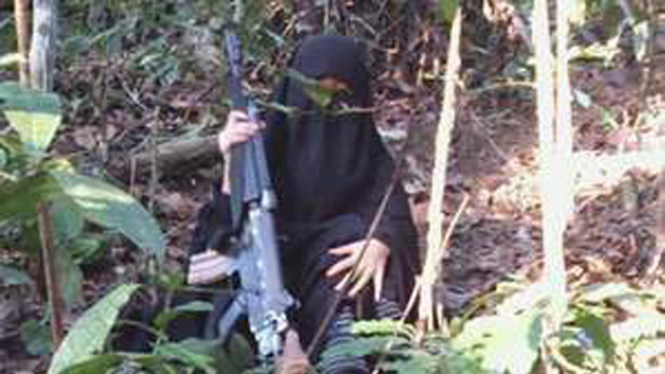 Umi Delima, Istri Santoso.