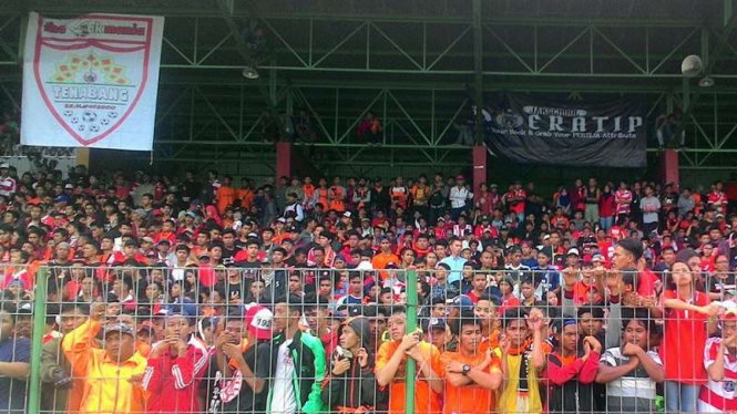 Ilustrasi Jakmania menyaksikan laga Persija
