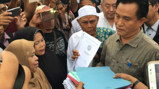 Yusril Ihza Mahendra, salah satu calon yang mengembalikan formulir ke PDIP