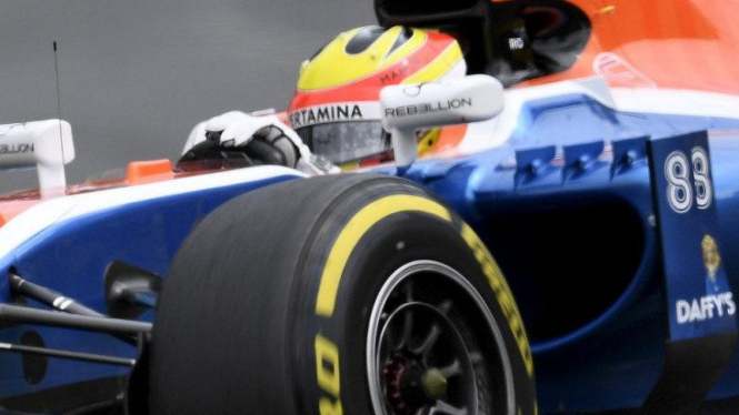 Pembalap Manor asal Indonesia, Rio Haryanto.