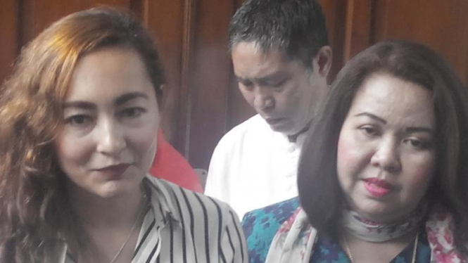 Dewi Rezer di sidang cerai
