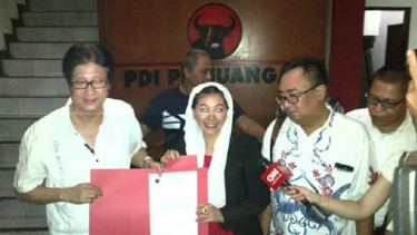 Wanita emas di Kantor DPD PDIP DKI