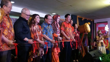 Pembukaan zona busana muslim di Mangga Dua Square.