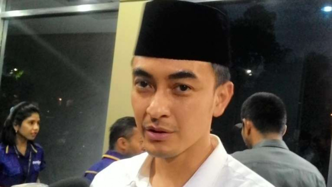 Gubernur Jambi Zumi Zola