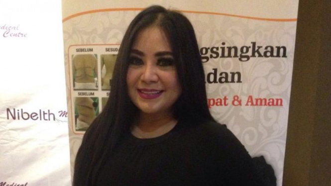 Penyanyi dangdut, Anissa Bahar.