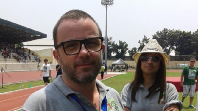 Oliver Anderson dan Haifa, perwakilan dari Singapore International School