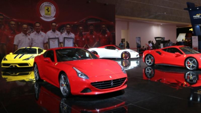 Mobil Ferrari 