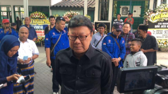 Menteri Dalam Negeri,Tjahjo Kumolo melayat Jacob