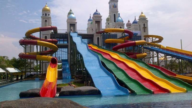 Wisata Air Istana Aladin di Jepara