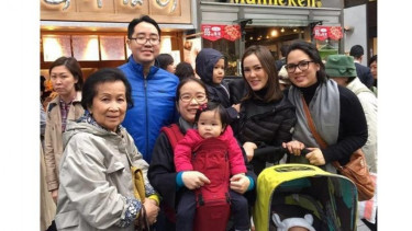 Liburan Cathy Sharon di Jepang