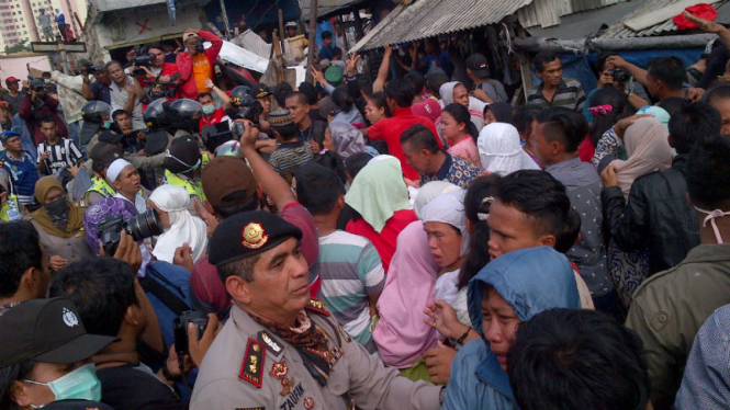 Penggusuran kawasan Luar Batang ricuh