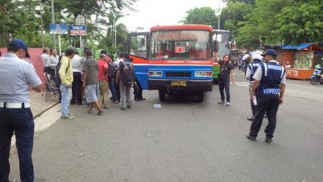 Bus Metro Mini yang dirazia di Blok M.