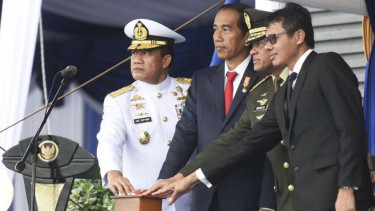 Presiden Joko Widodo memencet bel tanda dibukanya Komodo 2016