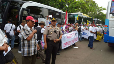 Demo di depan Istana Negara