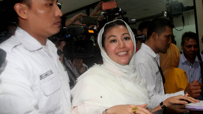 Hasnaeni Moein alias 'Wanita Emas' 