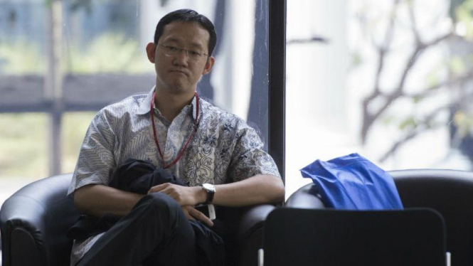 Staf khusus Ahok, Sunny Tanuwidjaja memenuhi panggilan KPK.