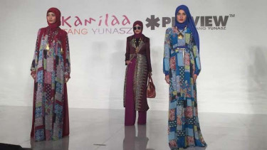 Koleksi Busana Muslim Nusantara Karya Desainer Itang Yunasz